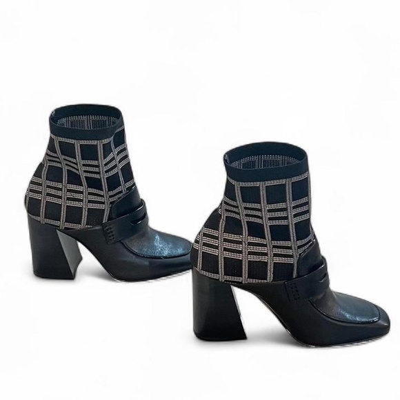 Louise et Cie Shoes - Louise et Cie Izel Sock Bootie Black Leather‎ Size 8.5 / 38.5